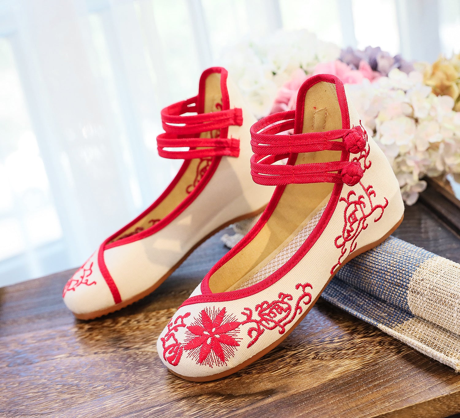 Elegant Height Increasing Insole Women's Single Cloth Shoes