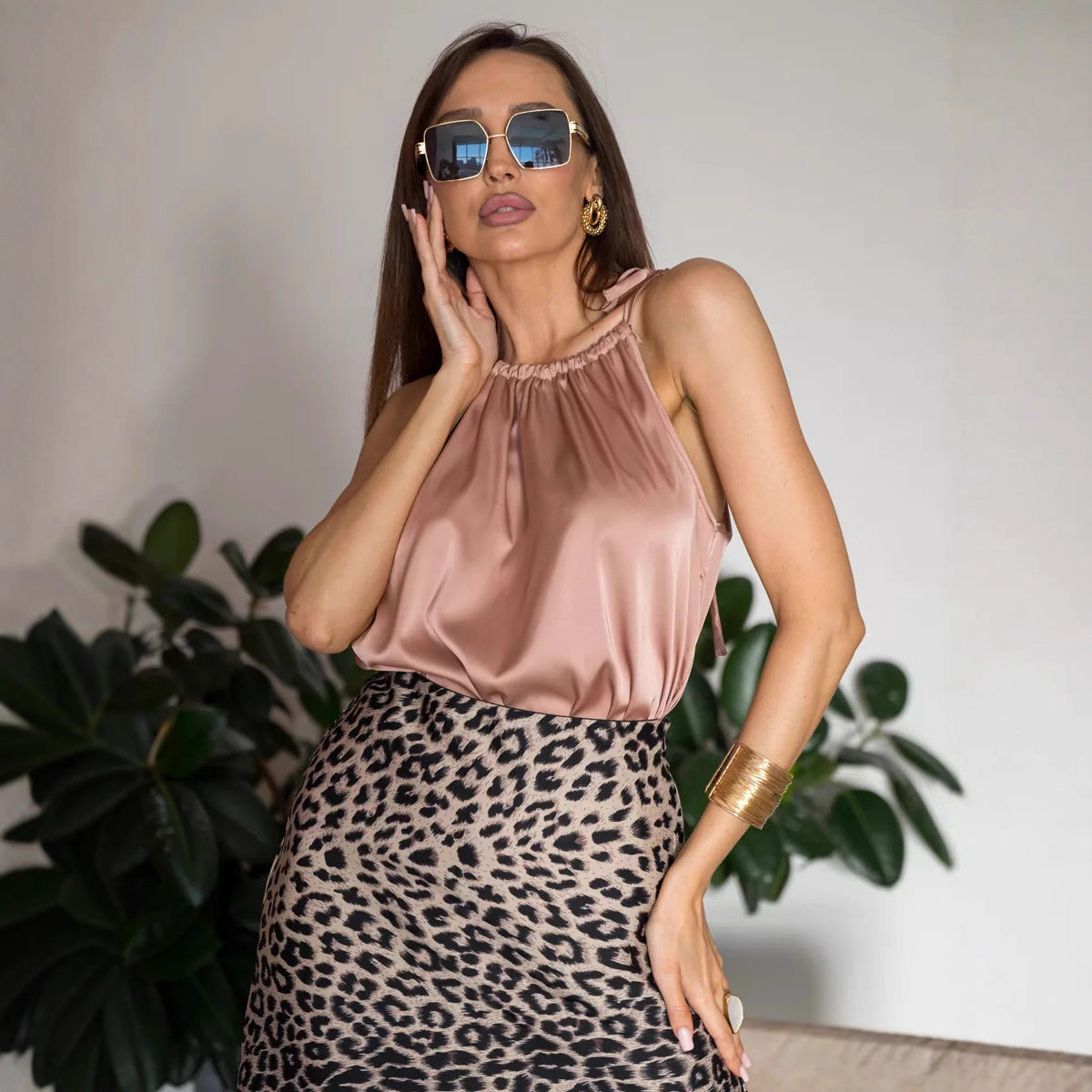 Loose Women's Neck-hanging Pleated Sleeveless Tank Top