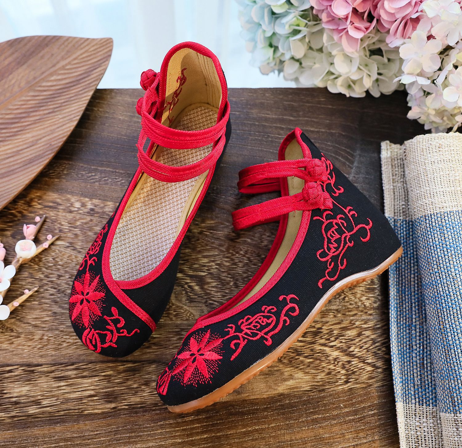 Elegant Height Increasing Insole Women's Single Cloth Shoes